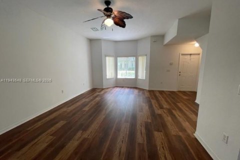 Touwnhouse à louer à Homestead, Floride: 2 chambres, 132.94 m2 № 2001632 - photo 3