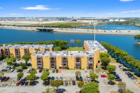 Copropriété à vendre à Miami, Floride: 2 chambres, 73.67 m2 № 2012306 - photo 30