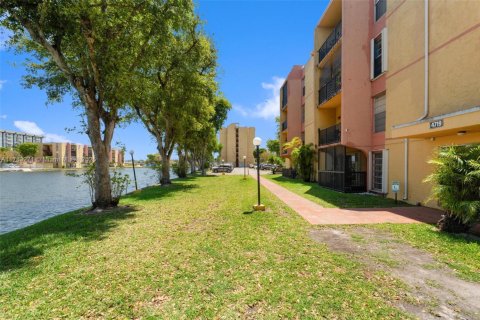 Copropriété à vendre à Miami, Floride: 2 chambres, 73.67 m2 № 2012306 - photo 26