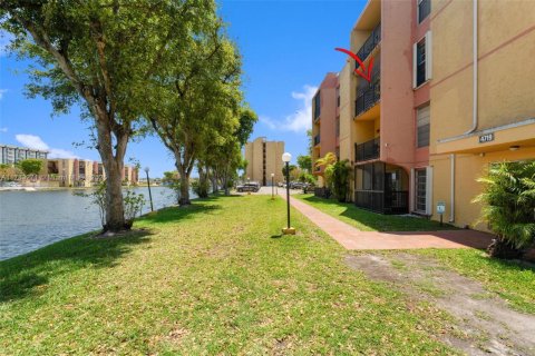 Copropriété à vendre à Miami, Floride: 2 chambres, 73.67 m2 № 2012306 - photo 25