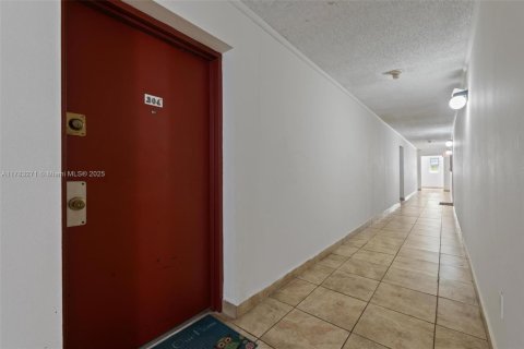 Copropriété à vendre à Miami, Floride: 2 chambres, 73.67 m2 № 2012306 - photo 4