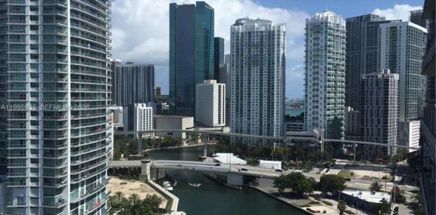 Condominio en Miami, Florida, 3 dormitorios  № 2064478