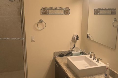 Condominio en alquiler en Miami, Florida, 3 dormitorios, 138.05 m2 № 2064478 - foto 10