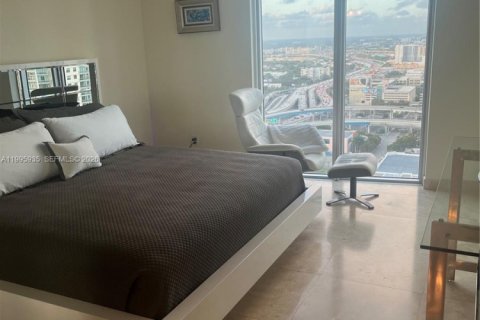Condominio en alquiler en Miami, Florida, 3 dormitorios, 138.05 m2 № 2064478 - foto 8