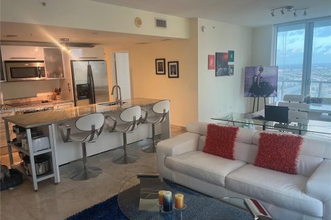 Condominio en alquiler en Miami, Florida, 3 dormitorios, 138.05 m2 № 2064478 - foto 5