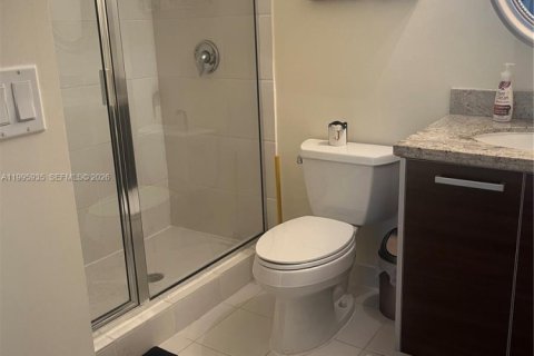 Condominio en alquiler en Miami, Florida, 3 dormitorios, 138.05 m2 № 2064478 - foto 14