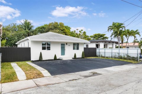Casa en alquiler en Miami, Florida, 2 dormitorios, 123.93 m2 № 1942030 - foto 27