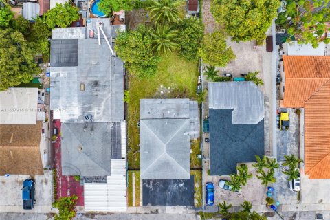 Casa en alquiler en Miami, Florida, 2 dormitorios, 123.93 m2 № 1942030 - foto 29