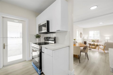 Casa en alquiler en Miami, Florida, 2 dormitorios, 123.93 m2 № 1942030 - foto 14