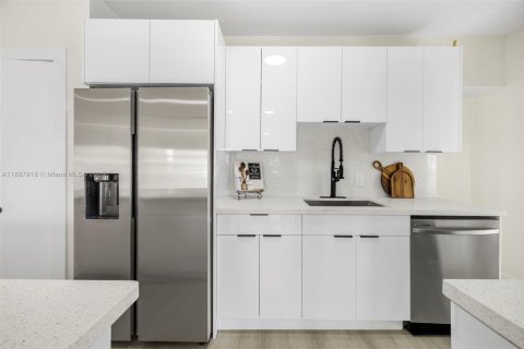 Casa en alquiler en Miami, Florida, 2 dormitorios, 123.93 m2 № 1942030 - foto 12