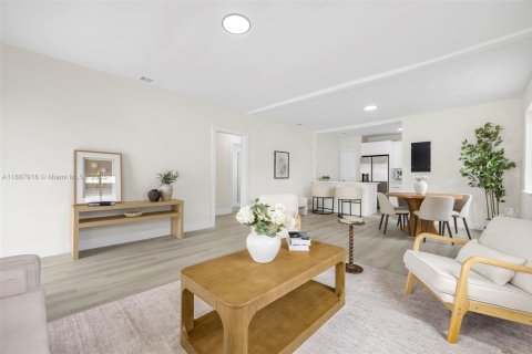Casa en alquiler en Miami, Florida, 2 dormitorios, 123.93 m2 № 1942030 - foto 1