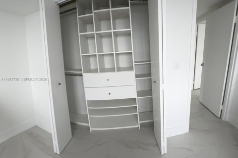 Copropriété à louer à North Miami Beach, Floride: 2 chambres, 112.69 m2 № 2000126 - photo 10