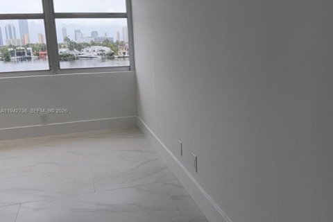 Copropriété à louer à North Miami Beach, Floride: 2 chambres, 112.69 m2 № 2000126 - photo 12