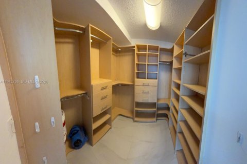 Copropriété à louer à North Miami Beach, Floride: 2 chambres, 112.69 m2 № 2000126 - photo 11