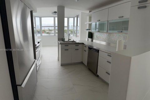 Copropriété à louer à North Miami Beach, Floride: 2 chambres, 112.69 m2 № 2000126 - photo 13