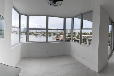 Copropriété à louer à North Miami Beach, Floride: 2 chambres, 112.69 m2 № 2000126 - photo 7