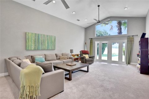 House in Winter Haven, Florida 5 bedrooms, 419.27 sq.m. № 1812915 - photo 8