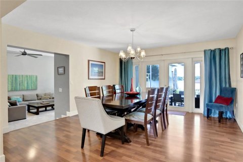 House in Winter Haven, Florida 5 bedrooms, 419.27 sq.m. № 1812915 - photo 15