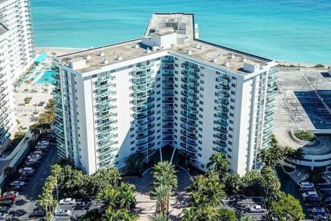 Condominio en venta en Hollywood, Florida, 1 dormitorio, 81.2 m2 № 2035210 - foto 26
