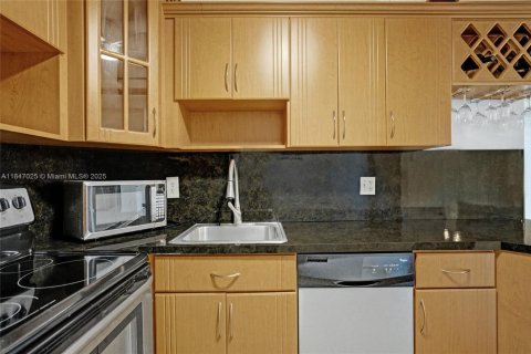 Copropriété à vendre à Pembroke Pines, Floride: 2 chambres, 91.04 m2 № 1847626 - photo 13