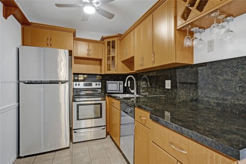 Copropriété à vendre à Pembroke Pines, Floride: 2 chambres, 91.04 m2 № 1847626 - photo 11
