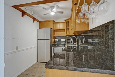 Copropriété à vendre à Pembroke Pines, Floride: 2 chambres, 91.04 m2 № 1847626 - photo 14