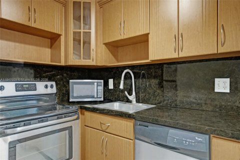Copropriété à vendre à Pembroke Pines, Floride: 2 chambres, 91.04 m2 № 1847626 - photo 12