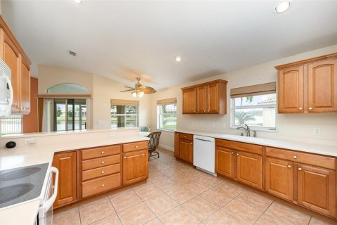 House in Rockledge, Florida 3 bedrooms, 170.94 sq.m. № 1522647 - photo 13