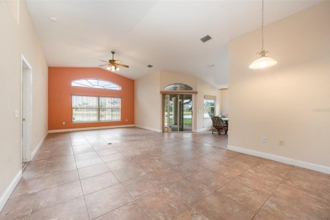 House in Rockledge, Florida 3 bedrooms, 170.94 sq.m. № 1522647 - photo 6