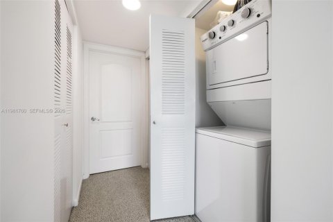 Copropriété à louer à Miami, Floride: 1 chambre, 73.49 m2 № 2048526 - photo 13