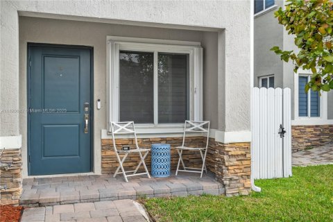Townhouse in Homestead, Florida 3 bedrooms, 137.77 sq.m. № 1779328 - photo 4