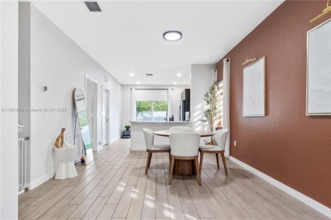 Townhouse in Homestead, Florida 3 bedrooms, 137.77 sq.m. № 1779328 - photo 5