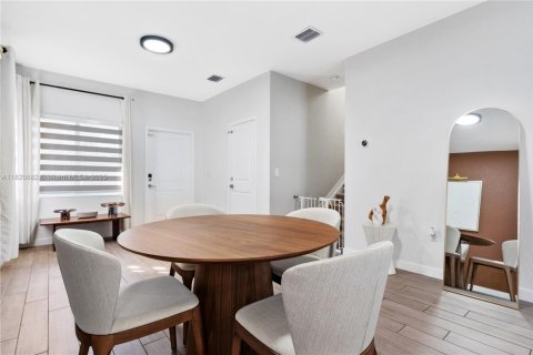Townhouse in Homestead, Florida 3 bedrooms, 137.77 sq.m. № 1779328 - photo 8