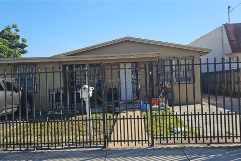 Villa ou maison à Miami, Floride 3 chambres, 109.44 m2 № 2174653