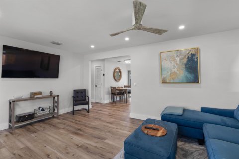 Villa ou maison à louer à Delray Beach, Floride: 2 chambres, 96.99 m2 № 2410719 - photo 14