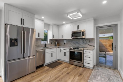 Villa ou maison à louer à Delray Beach, Floride: 2 chambres, 96.99 m2 № 2410719 - photo 5