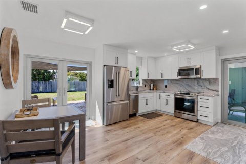 Villa ou maison à louer à Delray Beach, Floride: 2 chambres, 96.99 m2 № 2410719 - photo 16