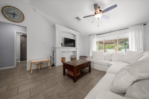 Casa en venta en Umatilla, Florida, 3 dormitorios, 155.15 m2 № 2239033 - foto 9