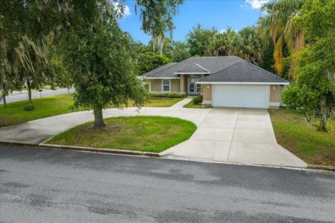 Casa en Umatilla, Florida 3 dormitorios, 155.15 m2 № 2239033