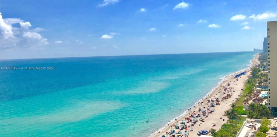 Condo à Hallandale Beach, Floride, 3 chambres № 1638328