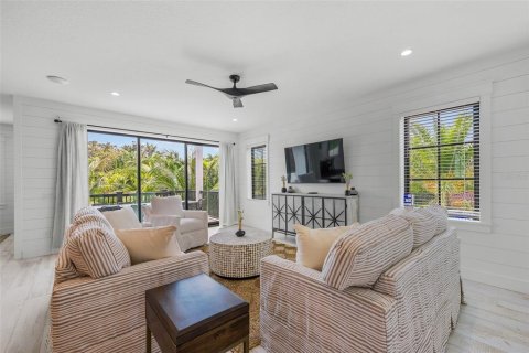House in Sarasota, Florida 8 bedrooms, 422.71 sq.m. № 1778327 - photo 9