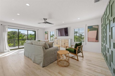 House in Sarasota, Florida 8 bedrooms, 422.71 sq.m. № 1778327 - photo 26