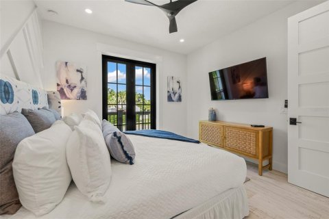 House in Sarasota, Florida 8 bedrooms, 422.71 sq.m. № 1778327 - photo 22