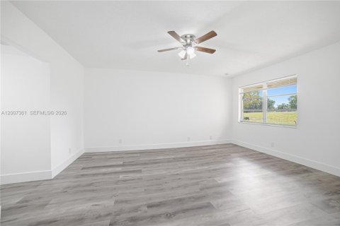 Villa ou maison à vendre à Tamarac, Floride: 5 chambres, 201.69 m2 № 2075328 - photo 10