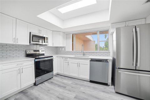 Villa ou maison à vendre à Tamarac, Floride: 5 chambres, 201.69 m2 № 2075328 - photo 7