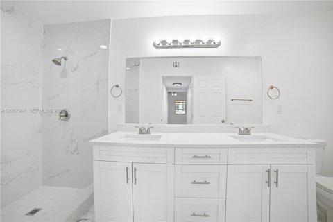 Villa ou maison à vendre à Tamarac, Floride: 5 chambres, 201.69 m2 № 2075328 - photo 14
