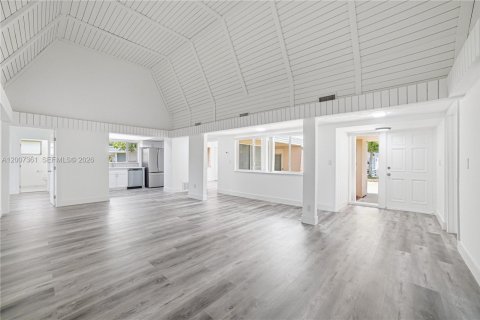 Villa ou maison à vendre à Tamarac, Floride: 5 chambres, 201.69 m2 № 2075328 - photo 4