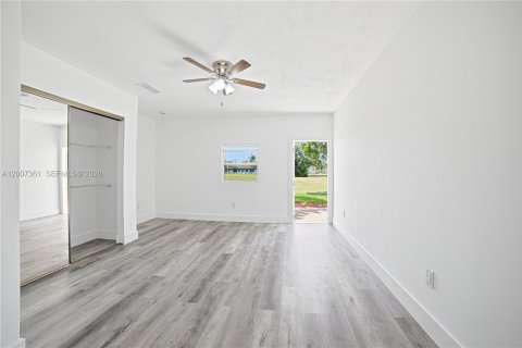 Villa ou maison à vendre à Tamarac, Floride: 5 chambres, 201.69 m2 № 2075328 - photo 11