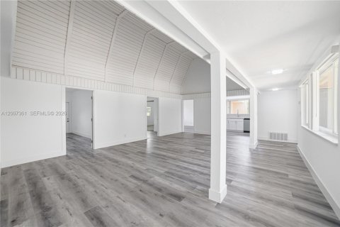 Villa ou maison à vendre à Tamarac, Floride: 5 chambres, 201.69 m2 № 2075328 - photo 9