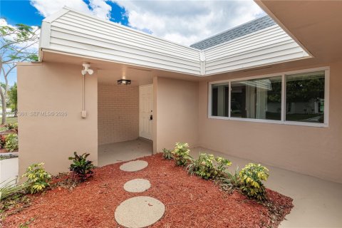 Villa ou maison à vendre à Tamarac, Floride: 5 chambres, 201.69 m2 № 2075328 - photo 30